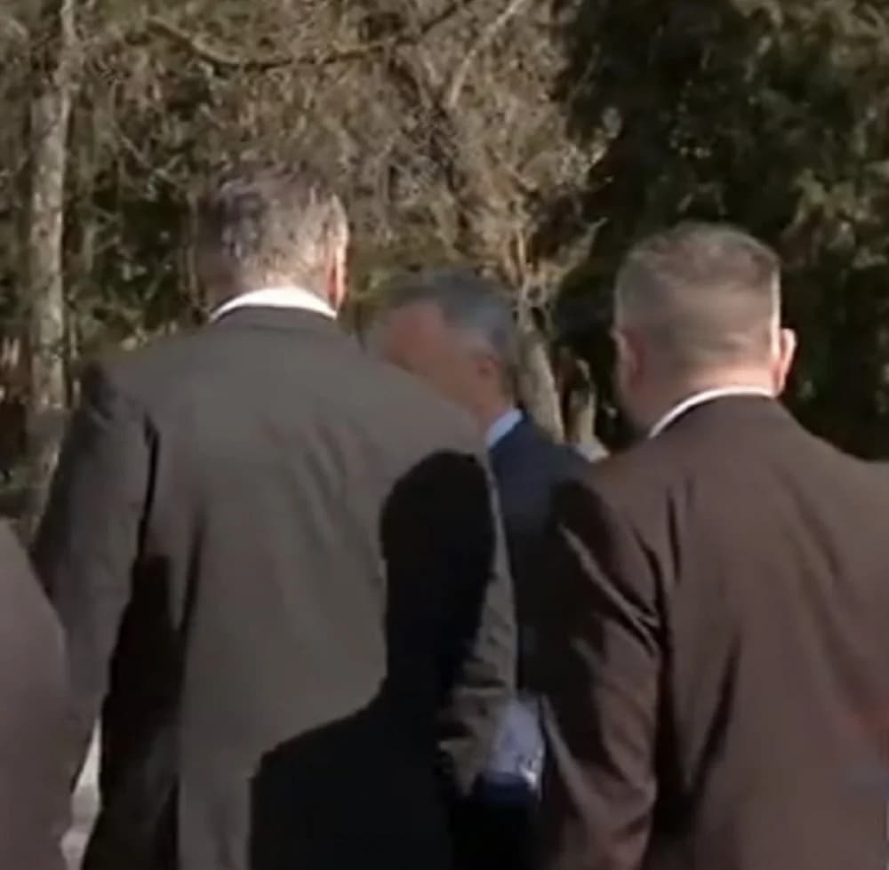 Predsjedniku Milanoviću danas je u Požegi nepoznati čovjek upao u presicu