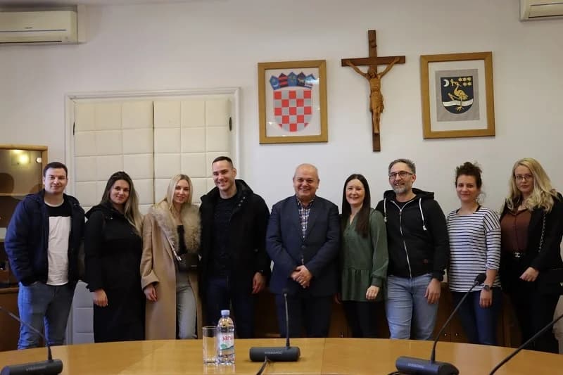 Potpisani ugovori s novim korisnicima gradskih mjera za mlade obitelji