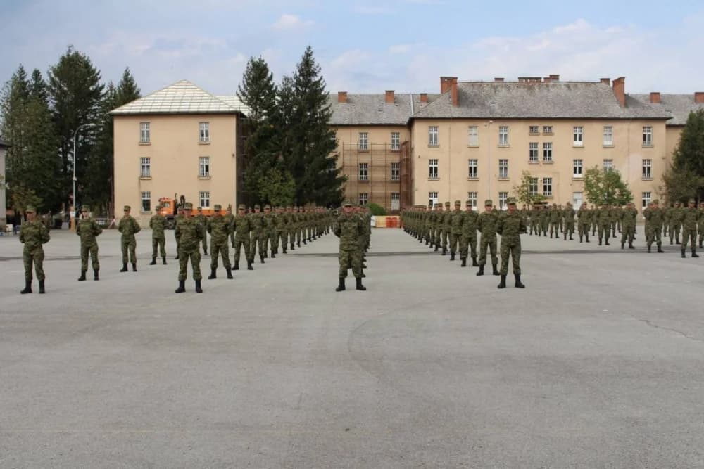 18-godišnjacima stižu pozivi za upis u vojnu evidenciju