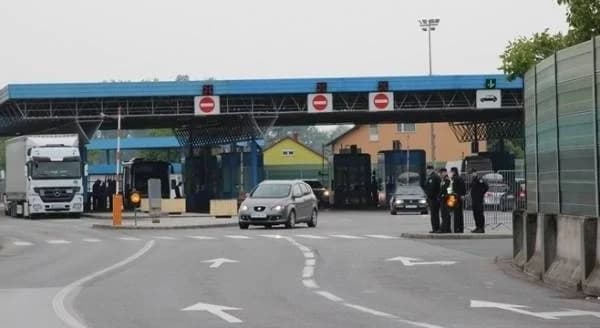 Ako putujete preko granice, za ove stvari u automobilu mogli bi dobiti ‘paprene’ kazne