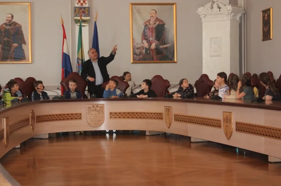 Učenici Osnovne škole „Mladost“ iz Jakšića posjetili Županijsku palaču
