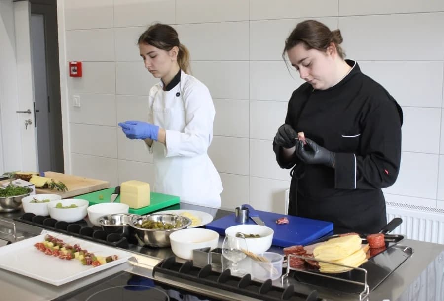 U Obrtničkoj školi Požega otvoreni praktikumi kuharstva i ugostiteljskog posluživanja