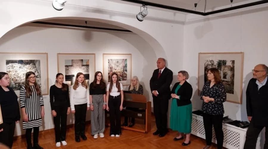 Otvorena izložba ratnih fotografija Damira Fabijanića pod nazivom ’Plodovi zla’