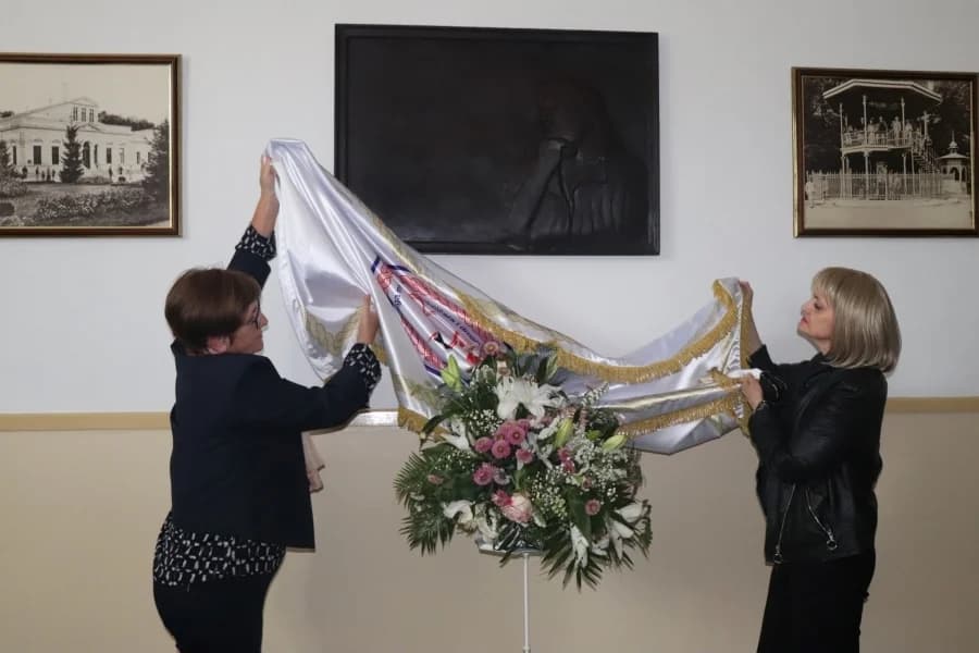U prigodi obilježavanja Međunarodnog dana sestrinstva otkriven reljef medicinske sestre i hrvatske braniteljice Mirjane Cahun