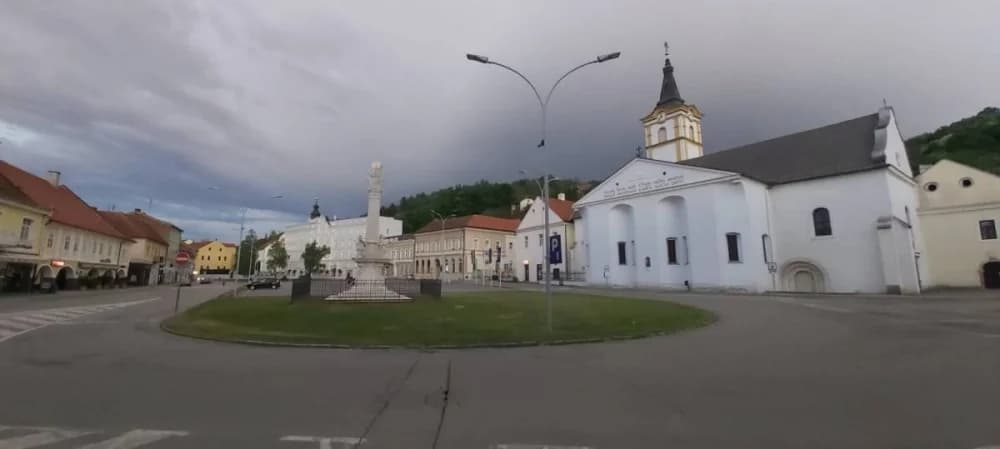 Danas oblačno uz povremenu kišu i grmljavinu