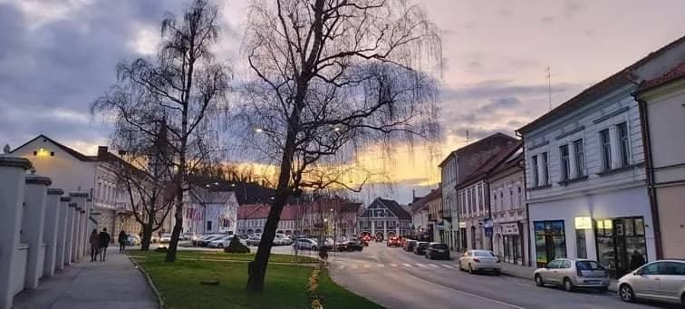 Danas oblačno uz kišu i grmljavinu
