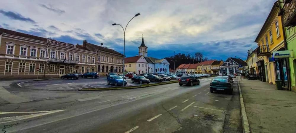 Danas pretežno oblačno uz kišu i grmljavinu