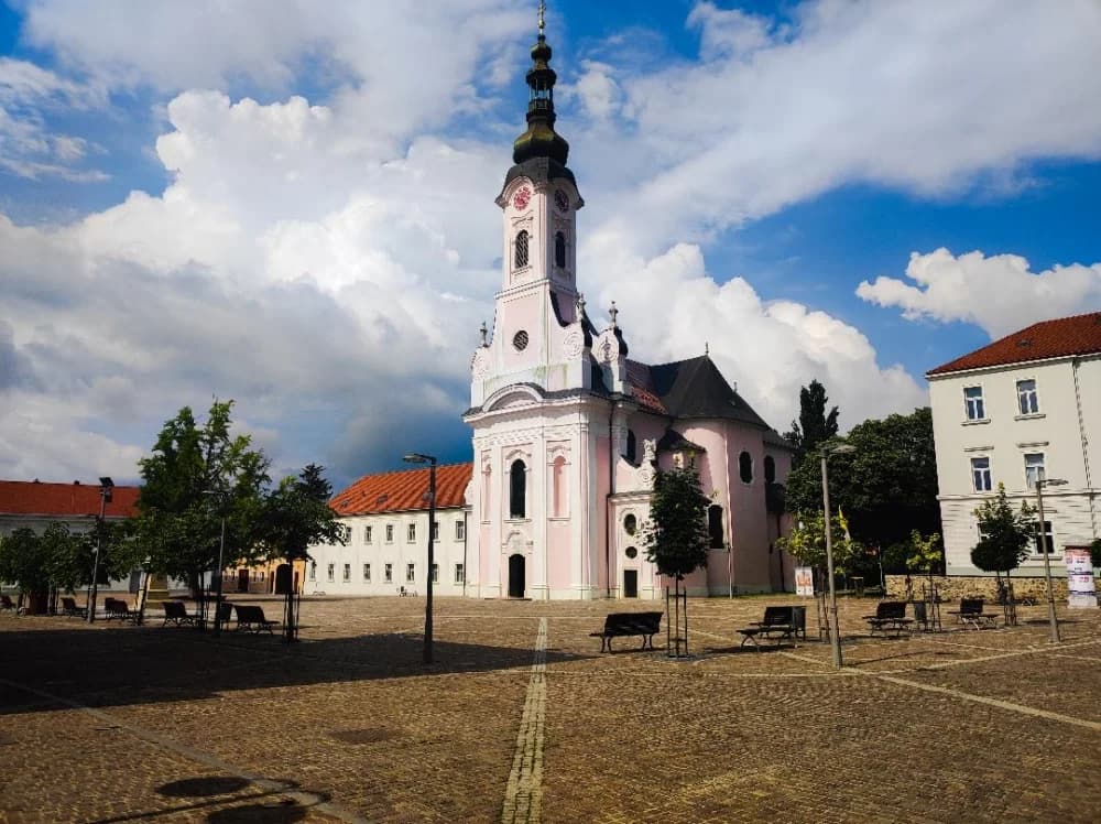 Danas promjenjivo oblačno uz kišu i grmljavinu