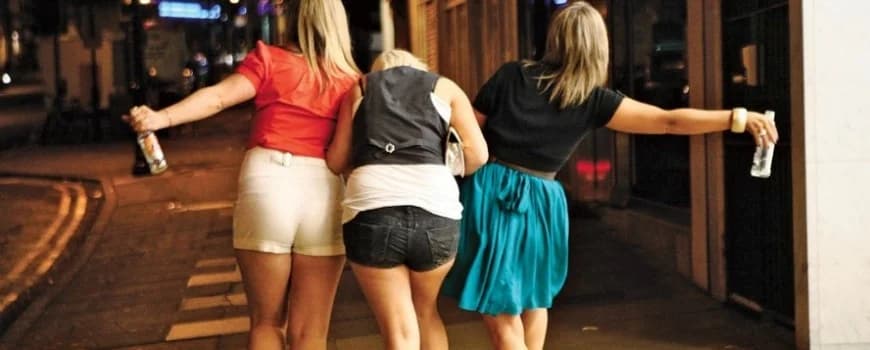 alkohol, policija, pijane žene