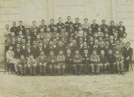 Đaci nadbiskupskog sirotišta u Požegi školske godine 1895/96.