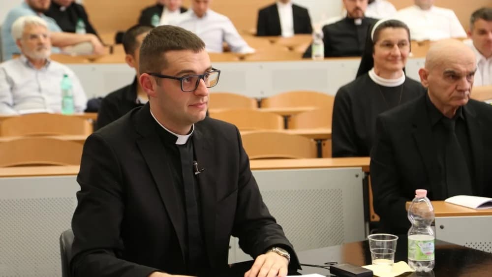 VELIKO PRIZNANJE ZA NAŠ GRAD: Doktorirao Brođanin Marko