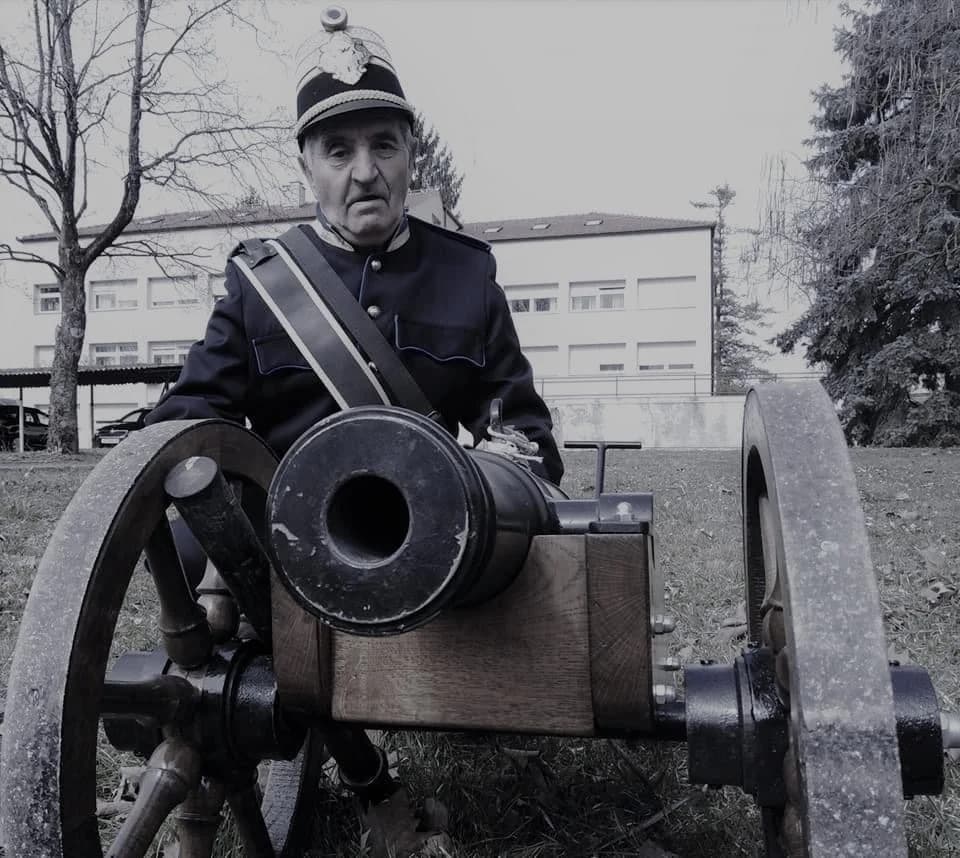 Tužna vijest: Poginuo najstariji topnik u Hrvatskoj i legenda povijesnih postrojbi RH, Milan Grbac Mišo