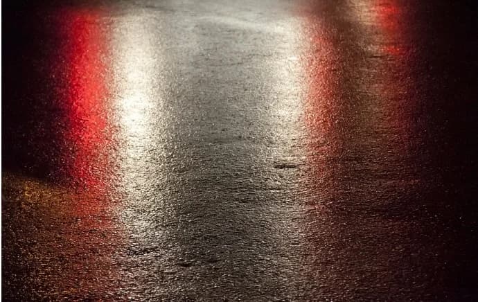 VOZAČI BUDITE OPREZNI: Dovoljno je (barem) tri tjedna bez kiše da ceste postanu ekstremno klizave i opasne!