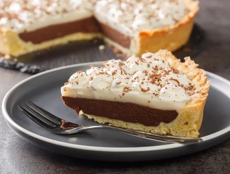 Ne treba vam instant-smjesa iz vrećice: Recept za pitu od čokoladnog pudinga i šlaga