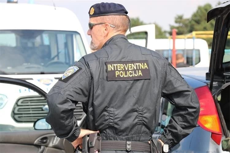 Policija