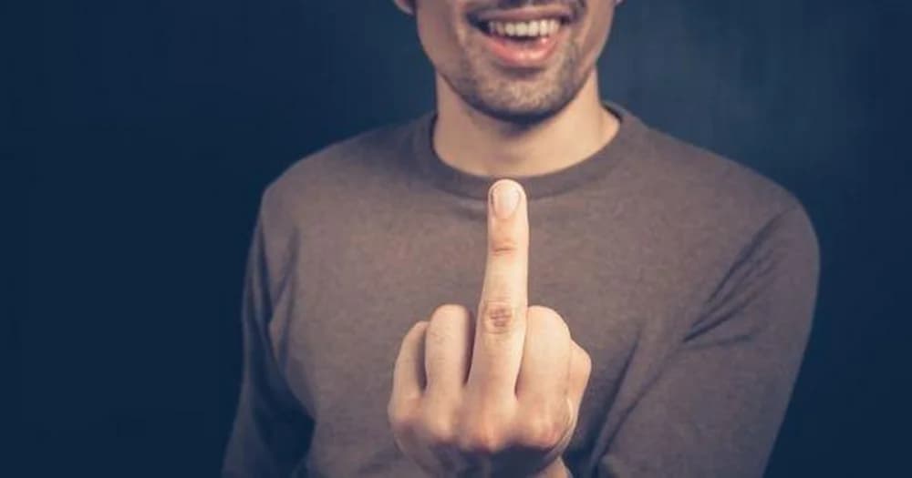 Na ulici u Pakracu pokazivao čovjeku srednji prst, prijeti mu velika kazna