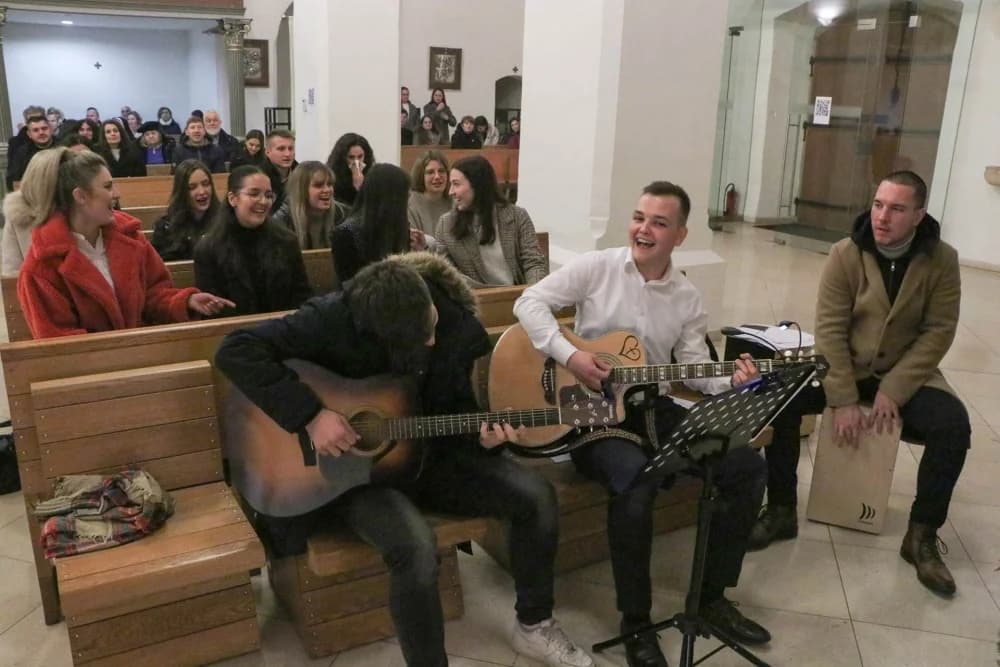 Molitveno bdijenje uoči Nove godine u požeškoj crkvi sv. Lovre