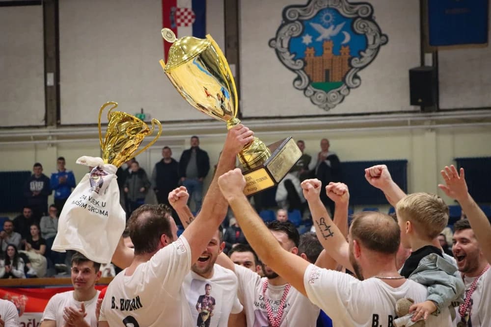FOTOGALERIJA: Finale 32. Božićnog malonogometnog turnira u Požegi