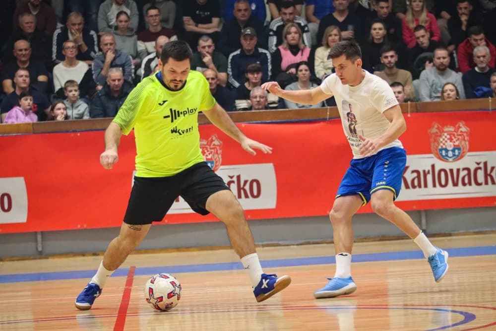 FOTOGALERIJA: Finale 32. Božićnog malonogometnog turnira u Požegi