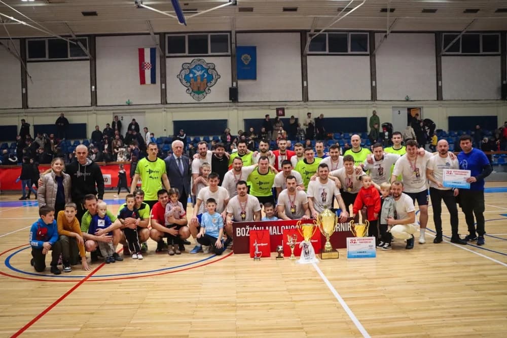 FOTOGALERIJA: Finale 32. Božićnog malonogometnog turnira u Požegi