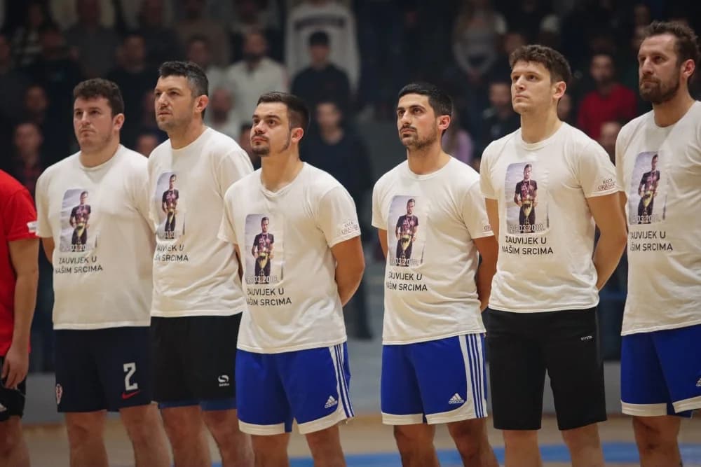 FOTOGALERIJA: Finale 32. Božićnog malonogometnog turnira u Požegi