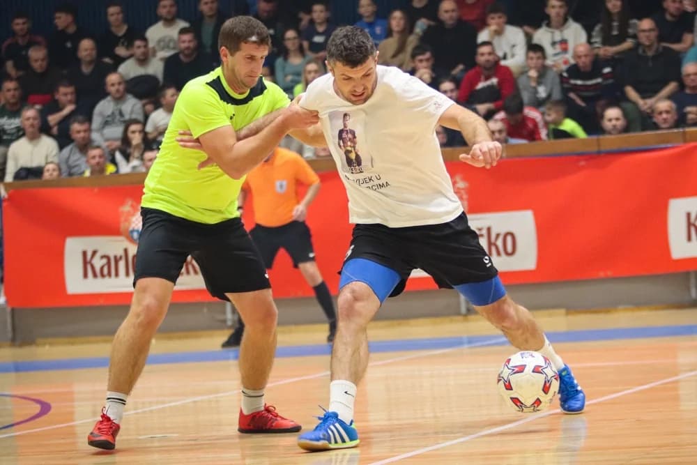 FOTOGALERIJA: Finale 32. Božićnog malonogometnog turnira u Požegi