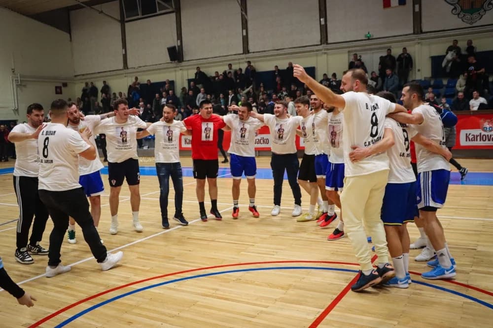 FOTOGALERIJA: Finale 32. Božićnog malonogometnog turnira u Požegi