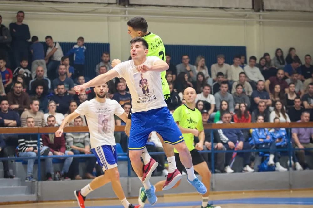 FOTOGALERIJA: Finale 32. Božićnog malonogometnog turnira u Požegi