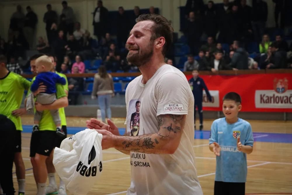 FOTOGALERIJA: Finale 32. Božićnog malonogometnog turnira u Požegi