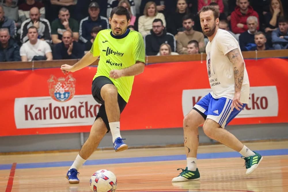 FOTOGALERIJA: Finale 32. Božićnog malonogometnog turnira u Požegi