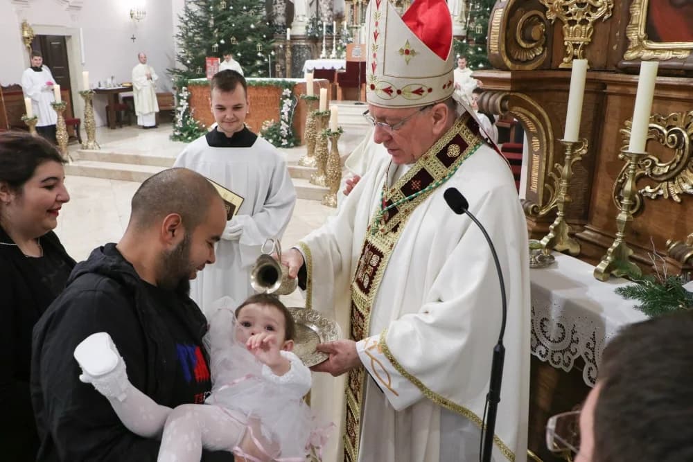 Na blagdan krštenja Gospodinova biskup u požeškoj Katedrali krstio Šimuna i Melanie