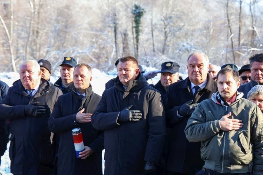 Sjećanje na tragične događaje: Odana počast poginulim hrvatskim braniteljima u Brusniku i Pakracu