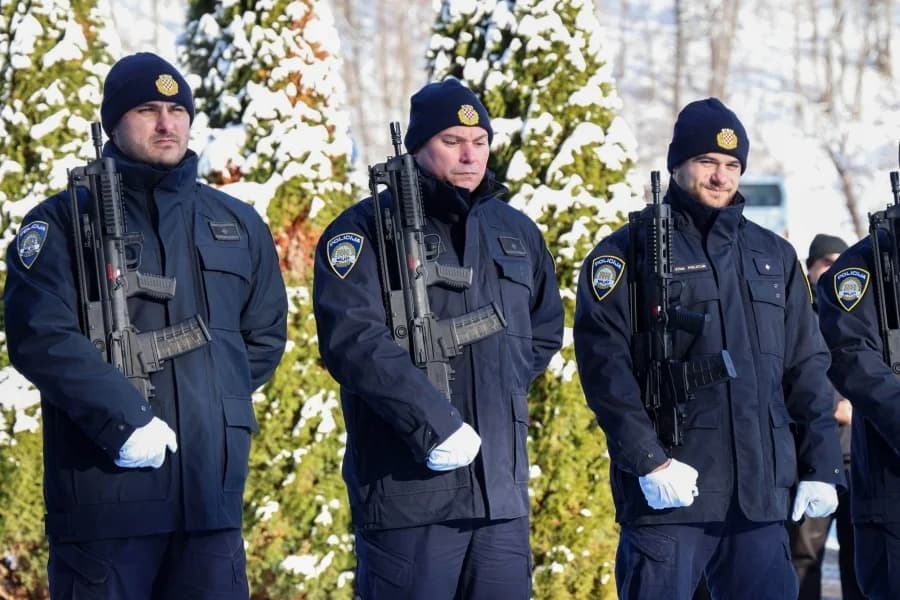 Sjećanje na tragične događaje: Odana počast poginulim hrvatskim braniteljima u Brusniku i Pakracu
