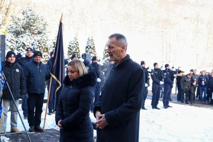 Sjećanje na tragične događaje: Odana počast poginulim hrvatskim braniteljima u Brusniku i Pakracu
