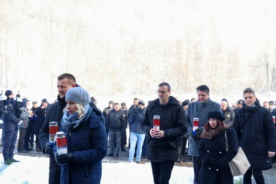 Sjećanje na tragične događaje: Odana počast poginulim hrvatskim braniteljima u Brusniku i Pakracu