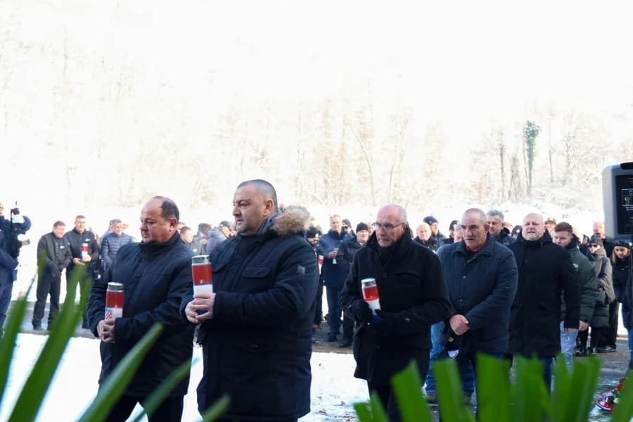 Sjećanje na tragične događaje: Odana počast poginulim hrvatskim braniteljima u Brusniku i Pakracu