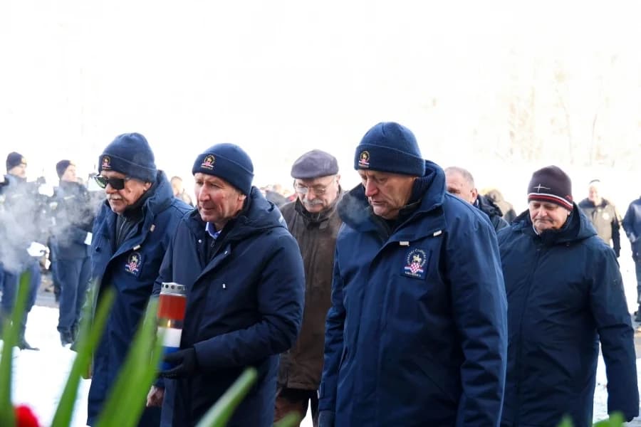 Sjećanje na tragične događaje: Odana počast poginulim hrvatskim braniteljima u Brusniku i Pakracu