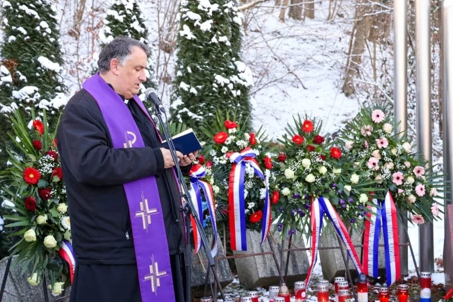Sjećanje na tragične događaje: Odana počast poginulim hrvatskim braniteljima u Brusniku i Pakracu