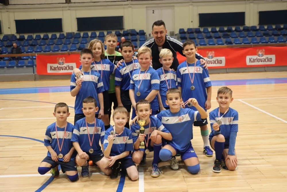 Limači Nogometnog kluba Slavonija osvojili 32. Božićni malonogometni turnir ’Požega 2023’