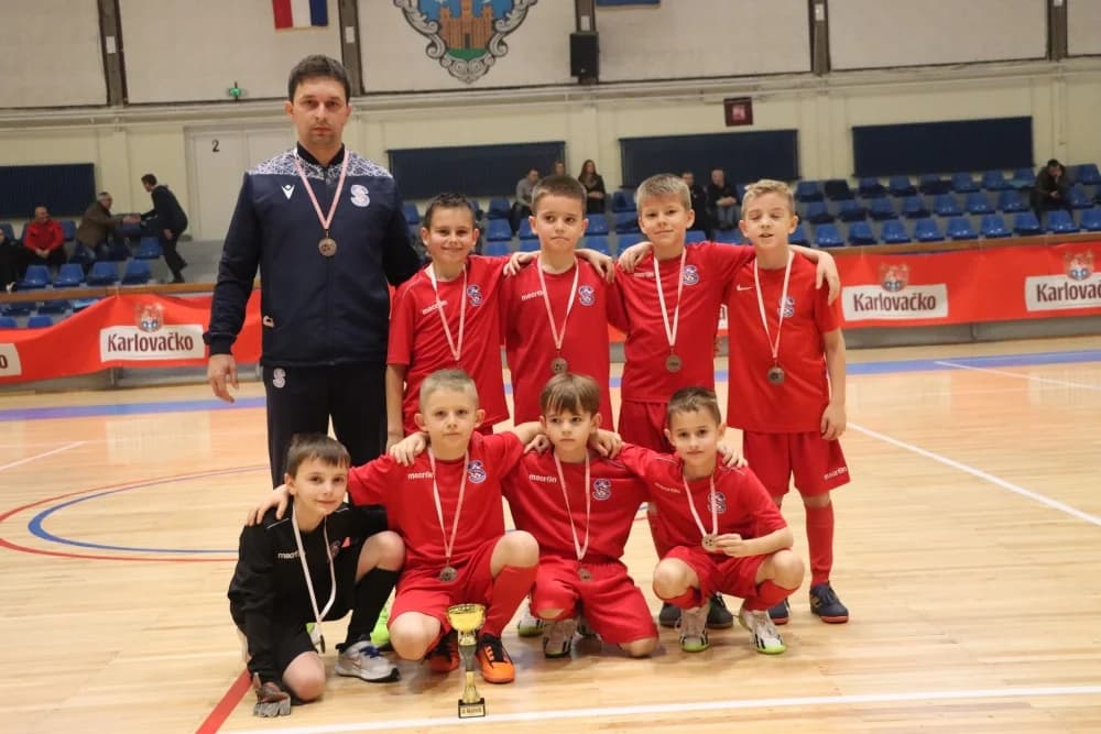 Limači Nogometnog kluba Slavonija osvojili 32. Božićni malonogometni turnir ’Požega 2023’