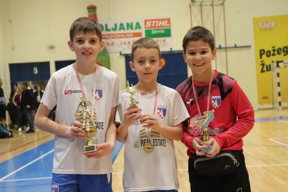 Limači Nogometnog kluba Slavonija osvojili 32. Božićni malonogometni turnir ’Požega 2023’