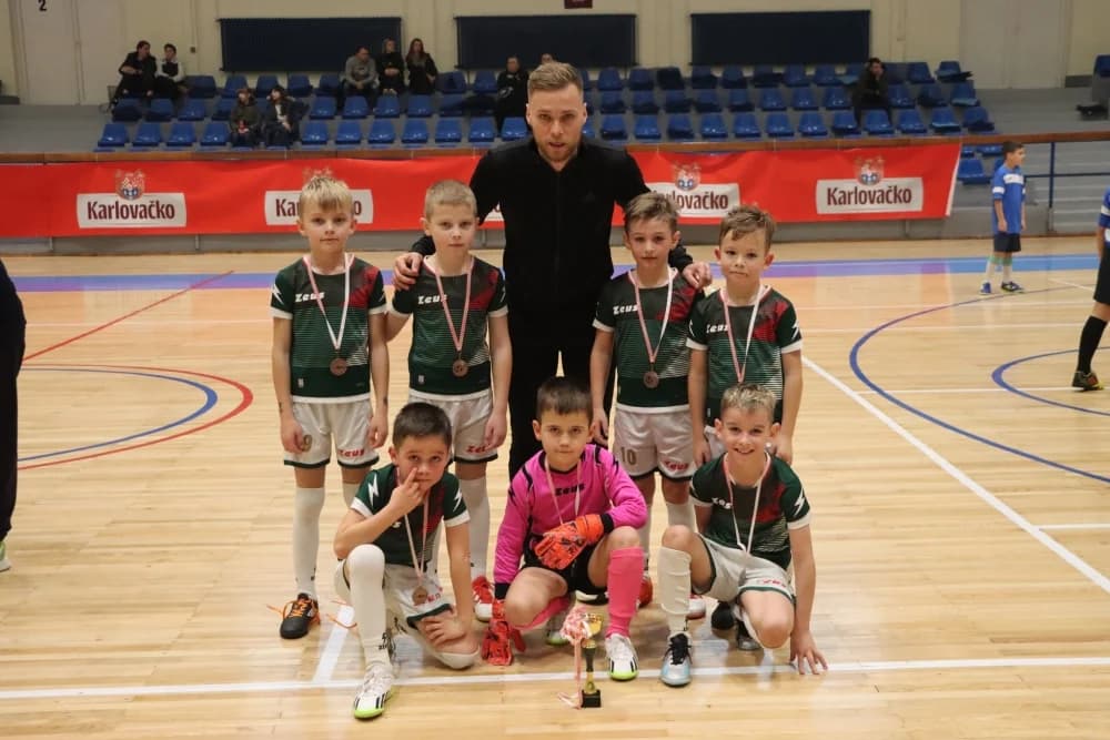 Limači Nogometnog kluba Slavonija osvojili 32. Božićni malonogometni turnir ’Požega 2023’