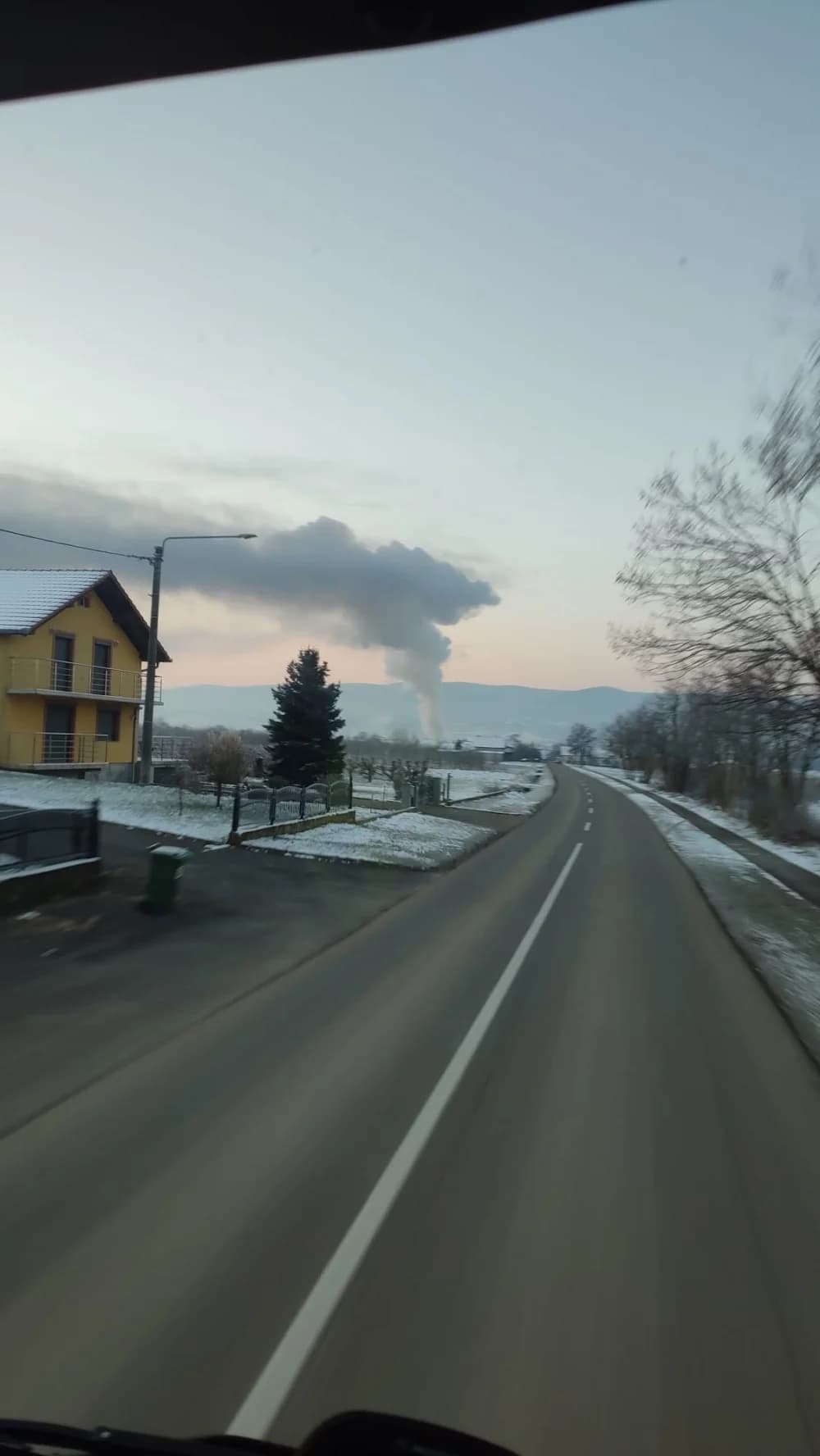 Jučer u Jakšiću u požaru garaže izgorio auto, radni stroj i razni alat. Šteta je ogromna