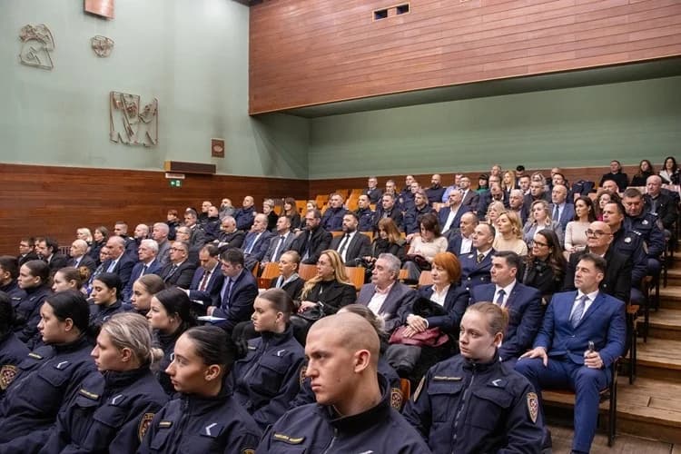 Svečana prisega polaznika 44. i 45. temeljnog tečaja pravosudne policije u Požegi