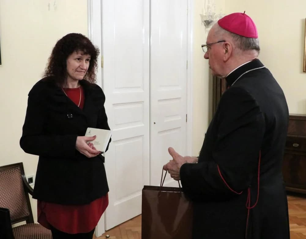 Mladi skupljali novac za liječenje Luke Kerepčića, biskup njegovoj majci predao novac