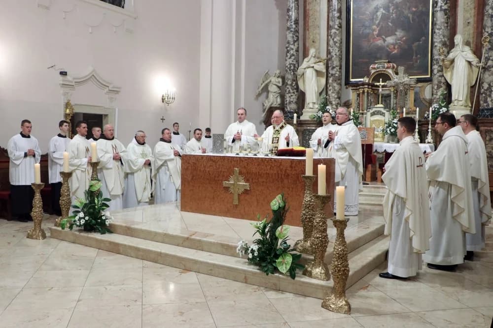 SVIJEĆNICA: Dan posvećenog života u Požegi