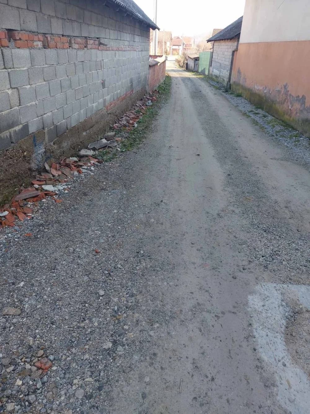 Stanari nove ulice u Nurkovcu 15 godina bez asfalta, mole nadležne da već jednom riješe njihov problem