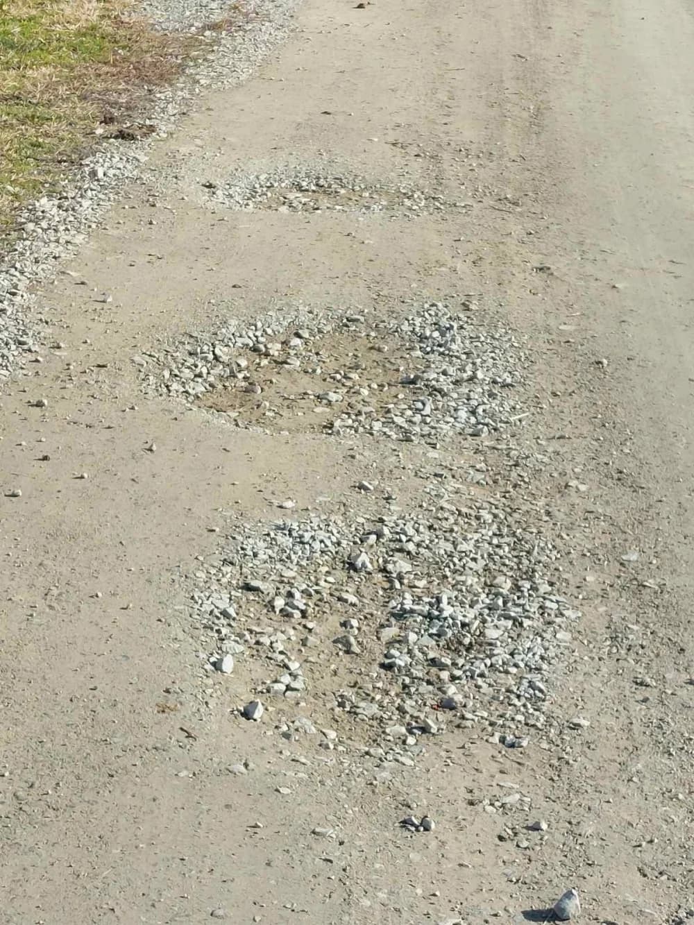 Stanari nove ulice u Nurkovcu 15 godina bez asfalta, mole nadležne da već jednom riješe njihov problem