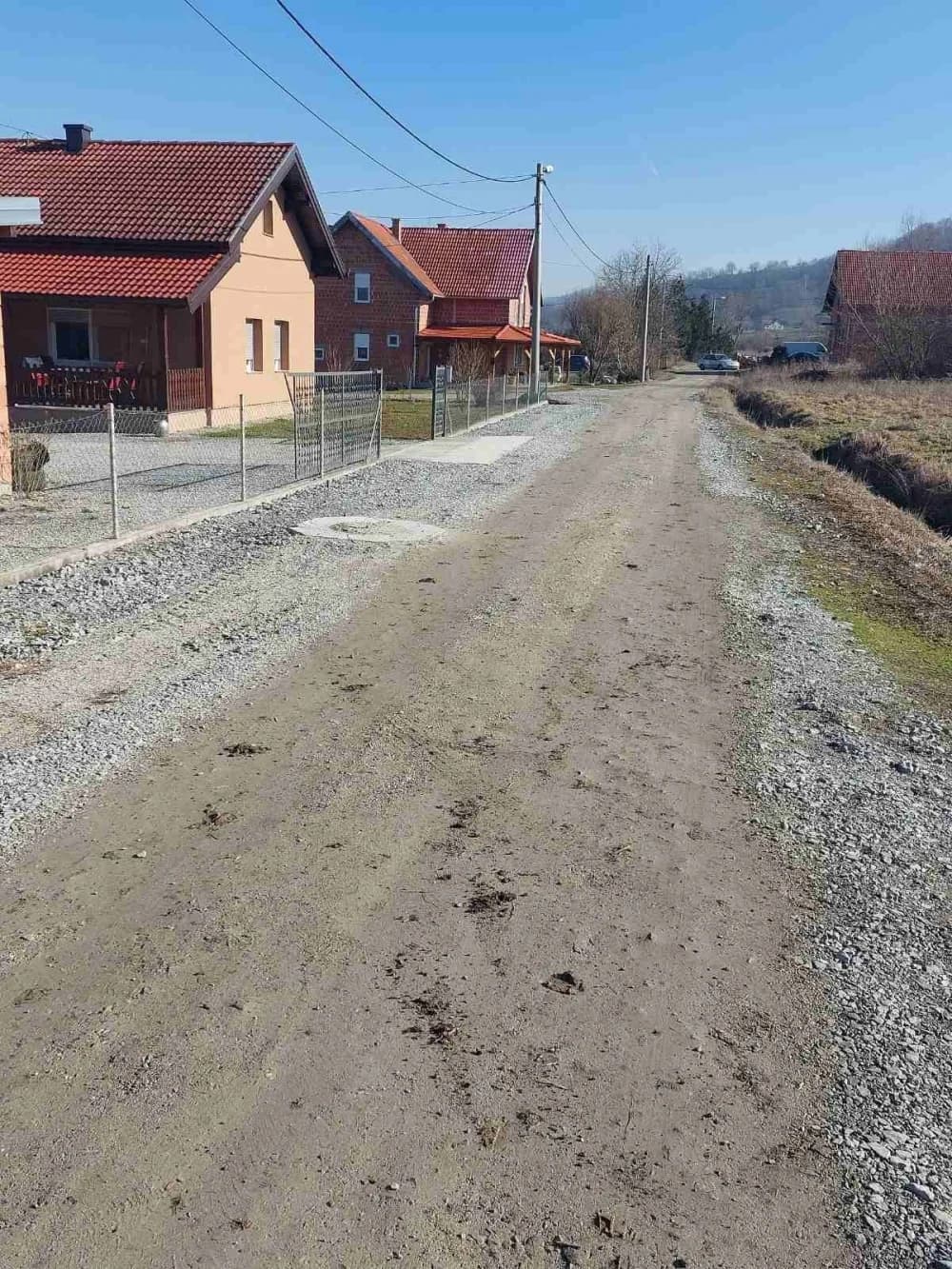 Stanari nove ulice u Nurkovcu 15 godina bez asfalta, mole nadležne da već jednom riješe njihov problem