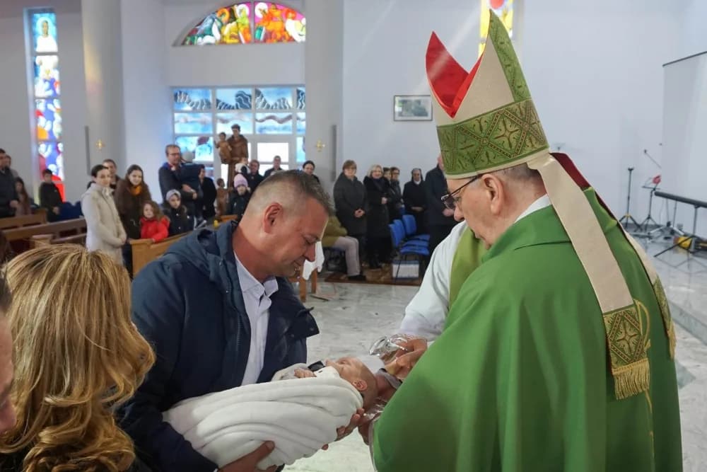 Biskup krstio peto dijete roditelja Ribić